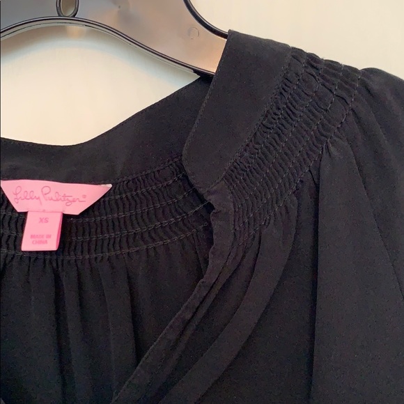 Simple black blouse - Picture 3 of 3